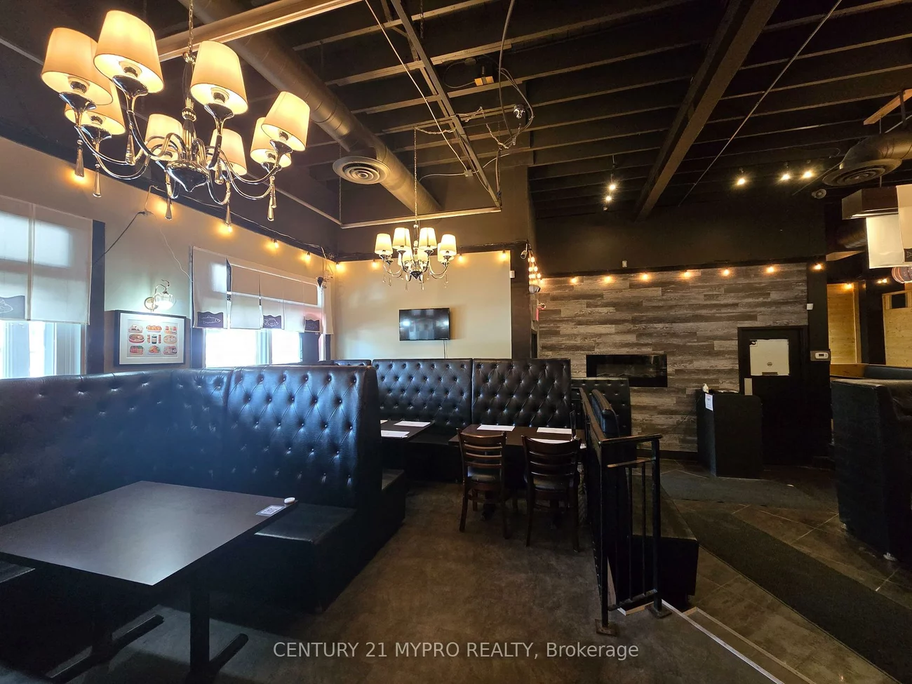 155, Wellington, Bayview Wellington, Aurora