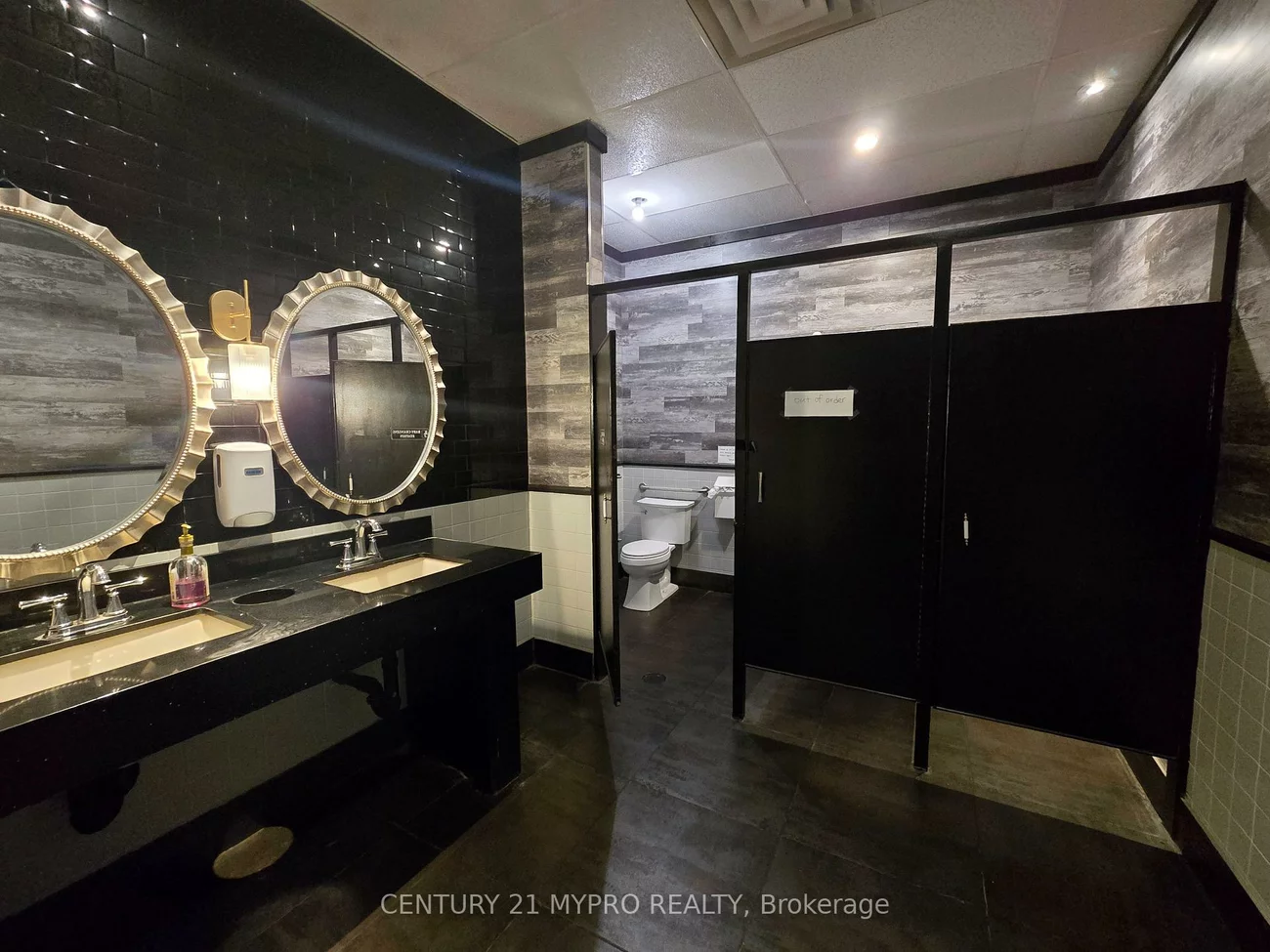 155, Wellington, Bayview Wellington, Aurora