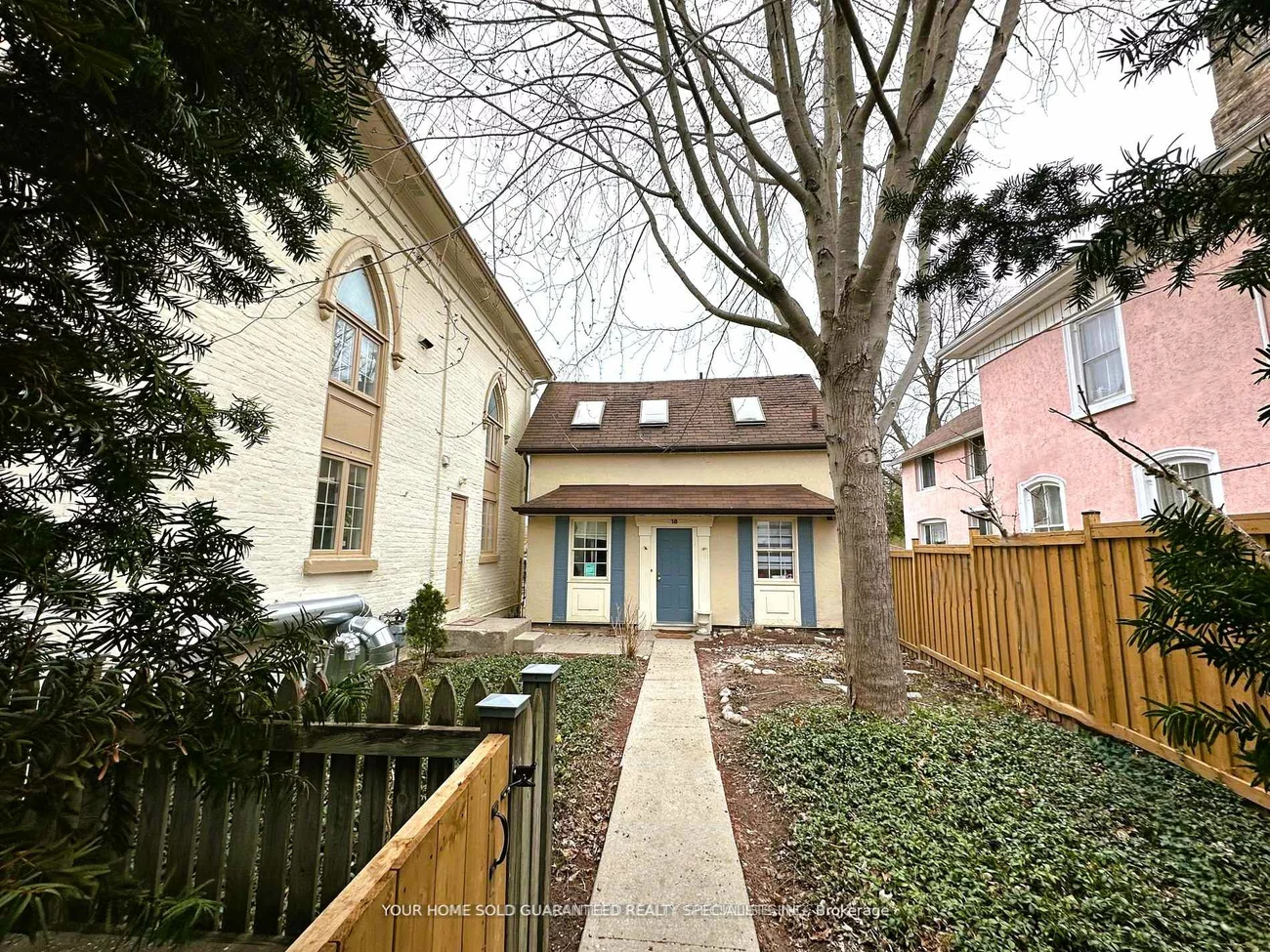 16-18, Mosley, Aurora Village, Aurora