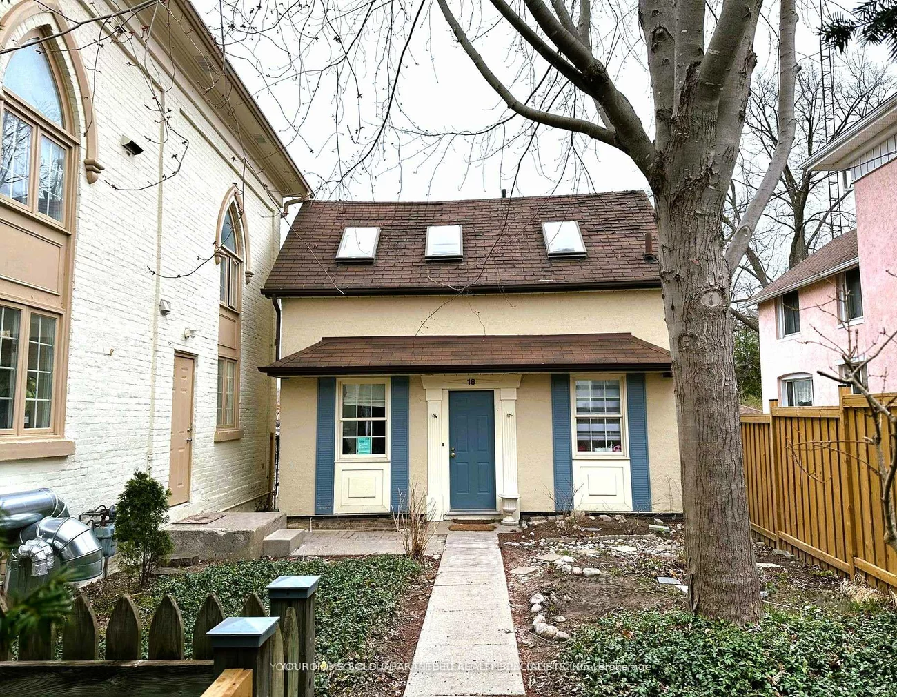 16-18, Mosley, Aurora Village, Aurora