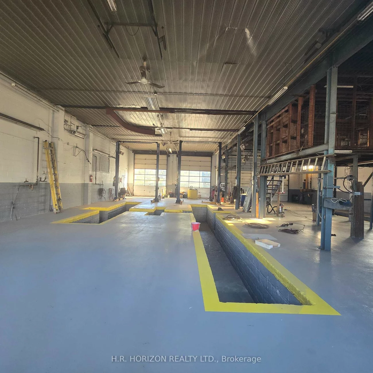 60, Industrial, Aurora Village, Aurora