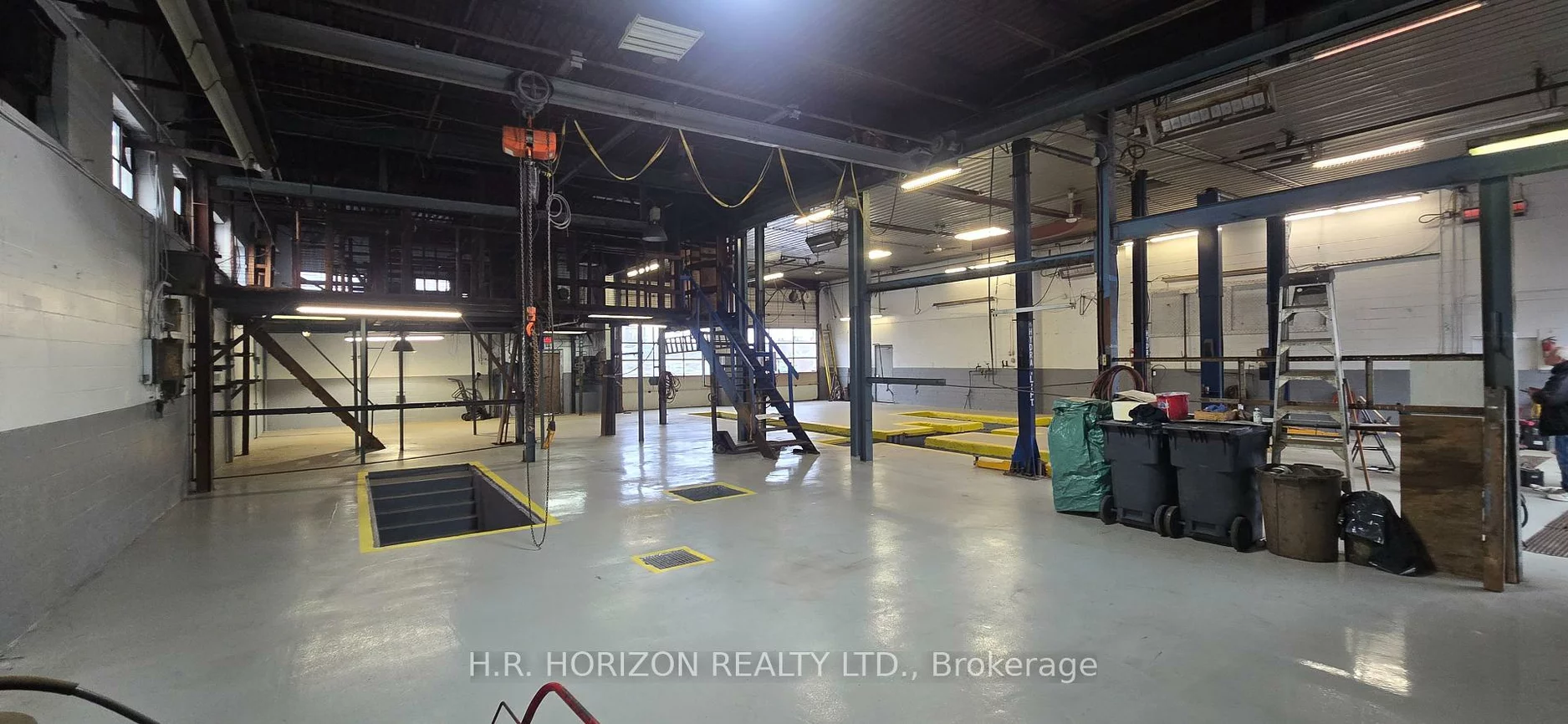 60, Industrial, Aurora Village, Aurora