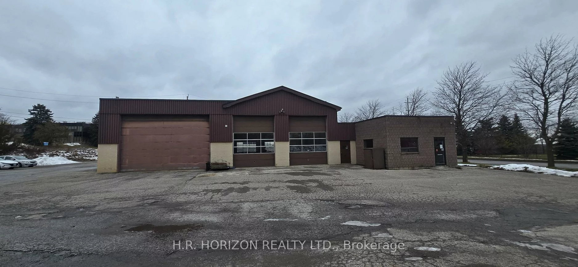 60, Industrial, Aurora Village, Aurora