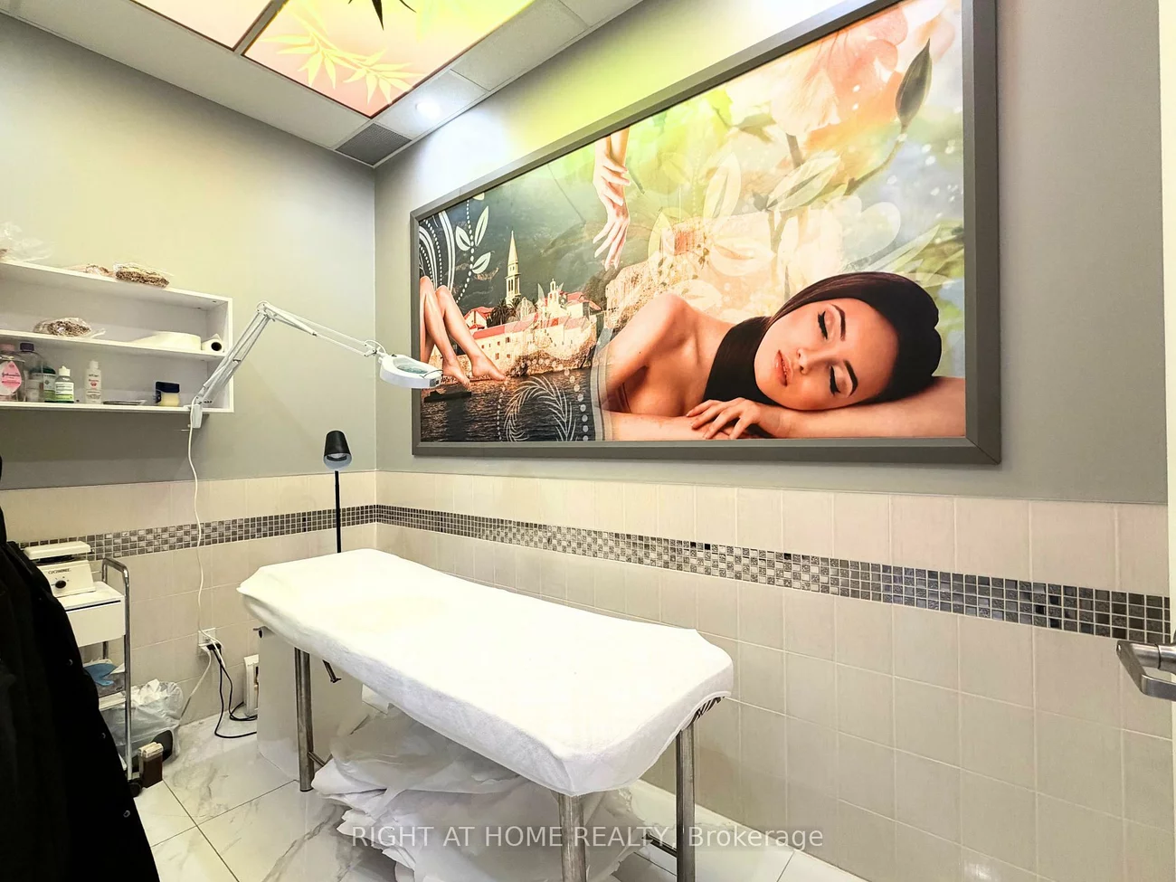 115, First Commerce, Bayview Northeast, Aurora