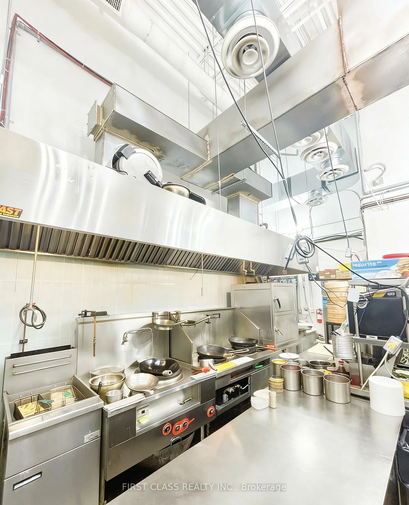 444, Hollandview, Bayview Wellington, Aurora