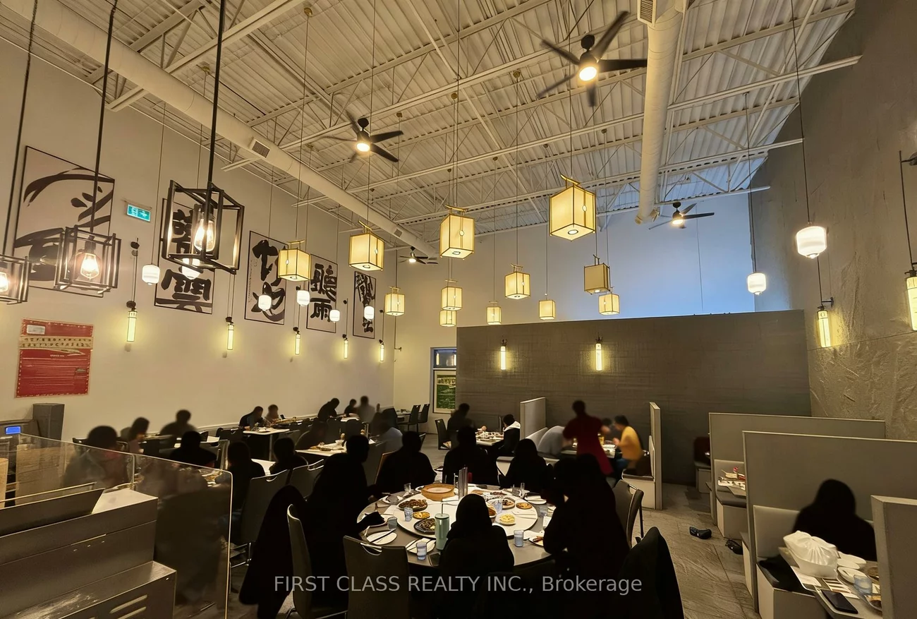 444, Hollandview, Bayview Wellington, Aurora