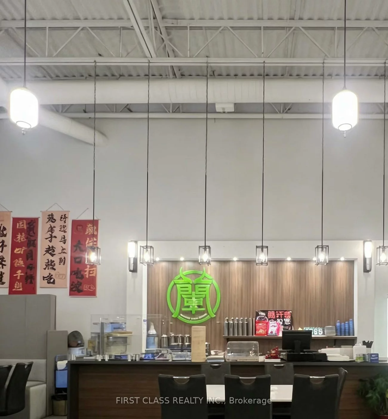 444, Hollandview, Bayview Wellington, Aurora