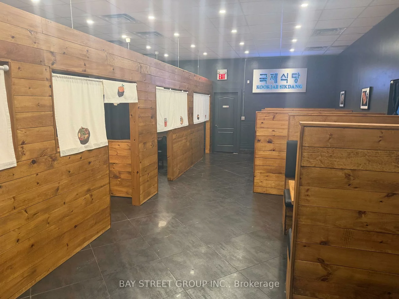 155, Wellington, Bayview Wellington, Aurora