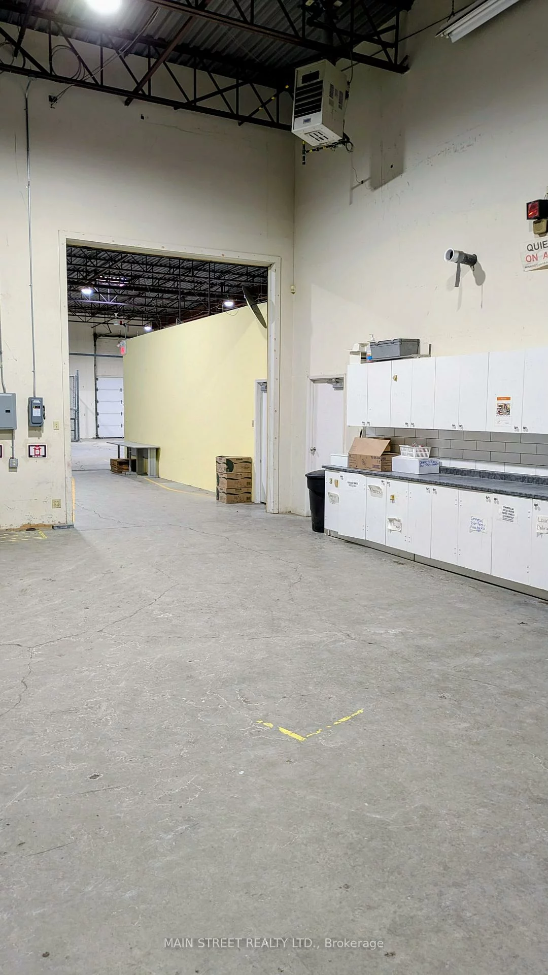 350, Industrial, Aurora Village, Aurora