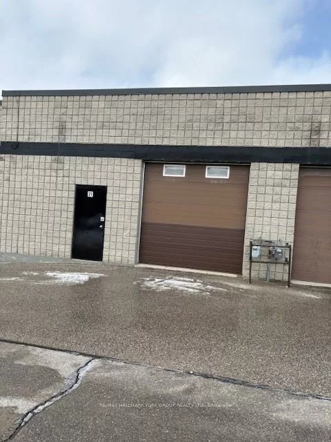 220, Industrial, Aurora Village, Aurora