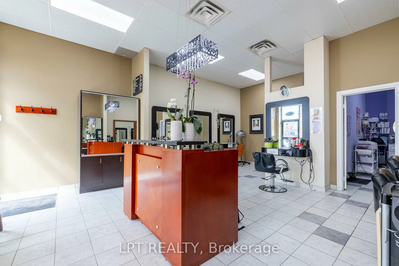 15461, Yonge, Aurora Village, Aurora