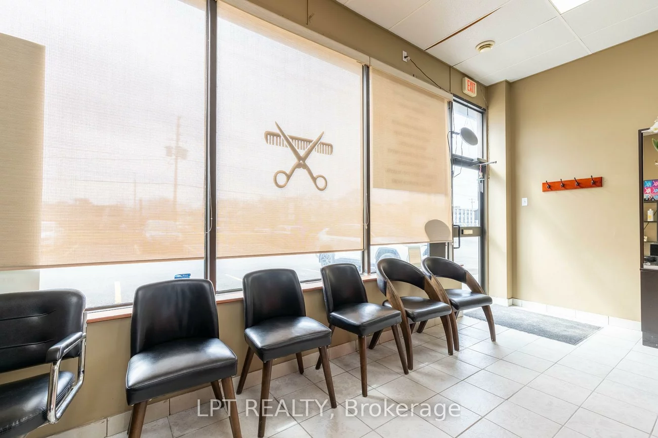 15461, Yonge, Aurora Village, Aurora