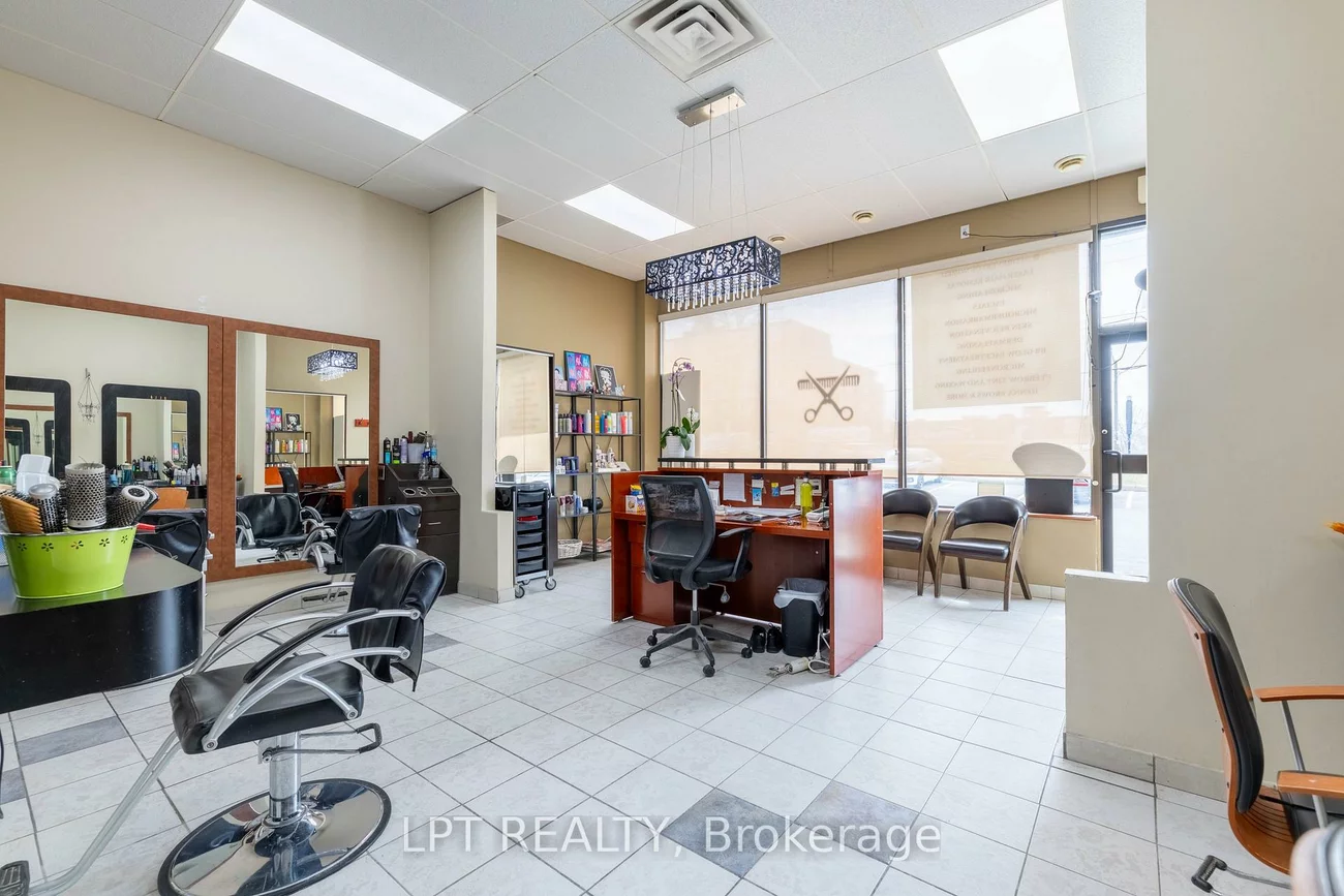 15461, Yonge, Aurora Village, Aurora