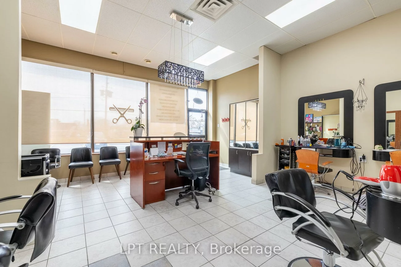 15461, Yonge, Aurora Village, Aurora