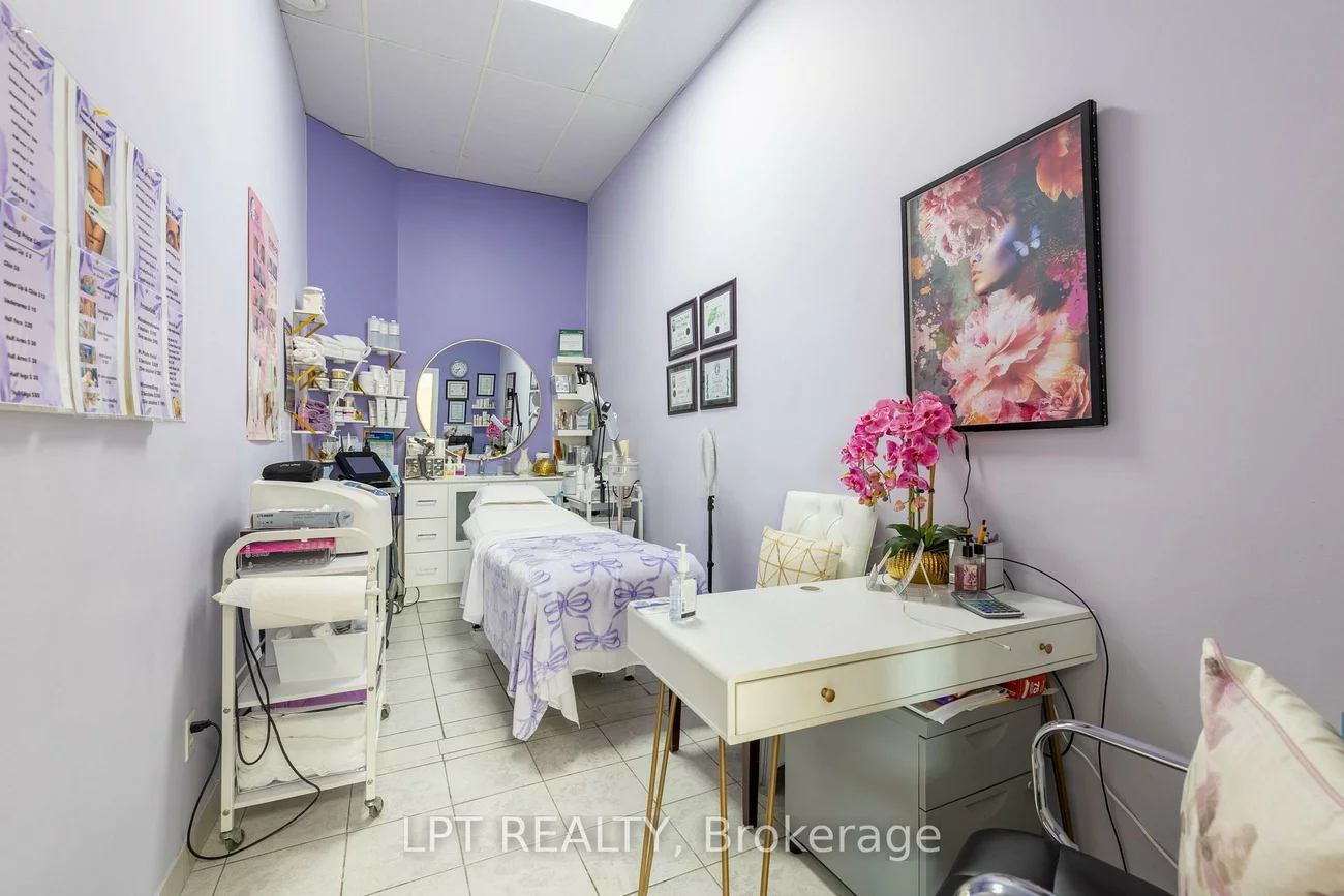 15461, Yonge, Aurora Village, Aurora