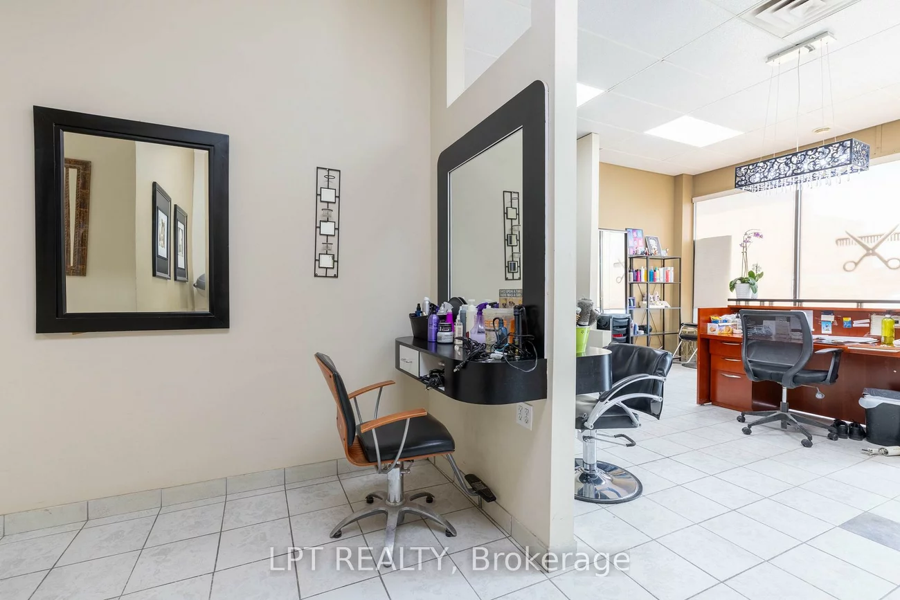 15461, Yonge, Aurora Village, Aurora