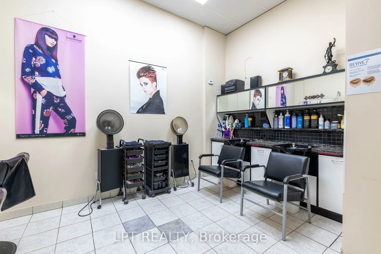 15461, Yonge, Aurora Village, Aurora