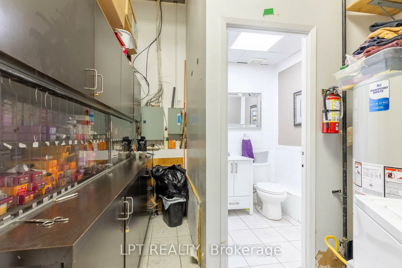 15461, Yonge, Aurora Village, Aurora