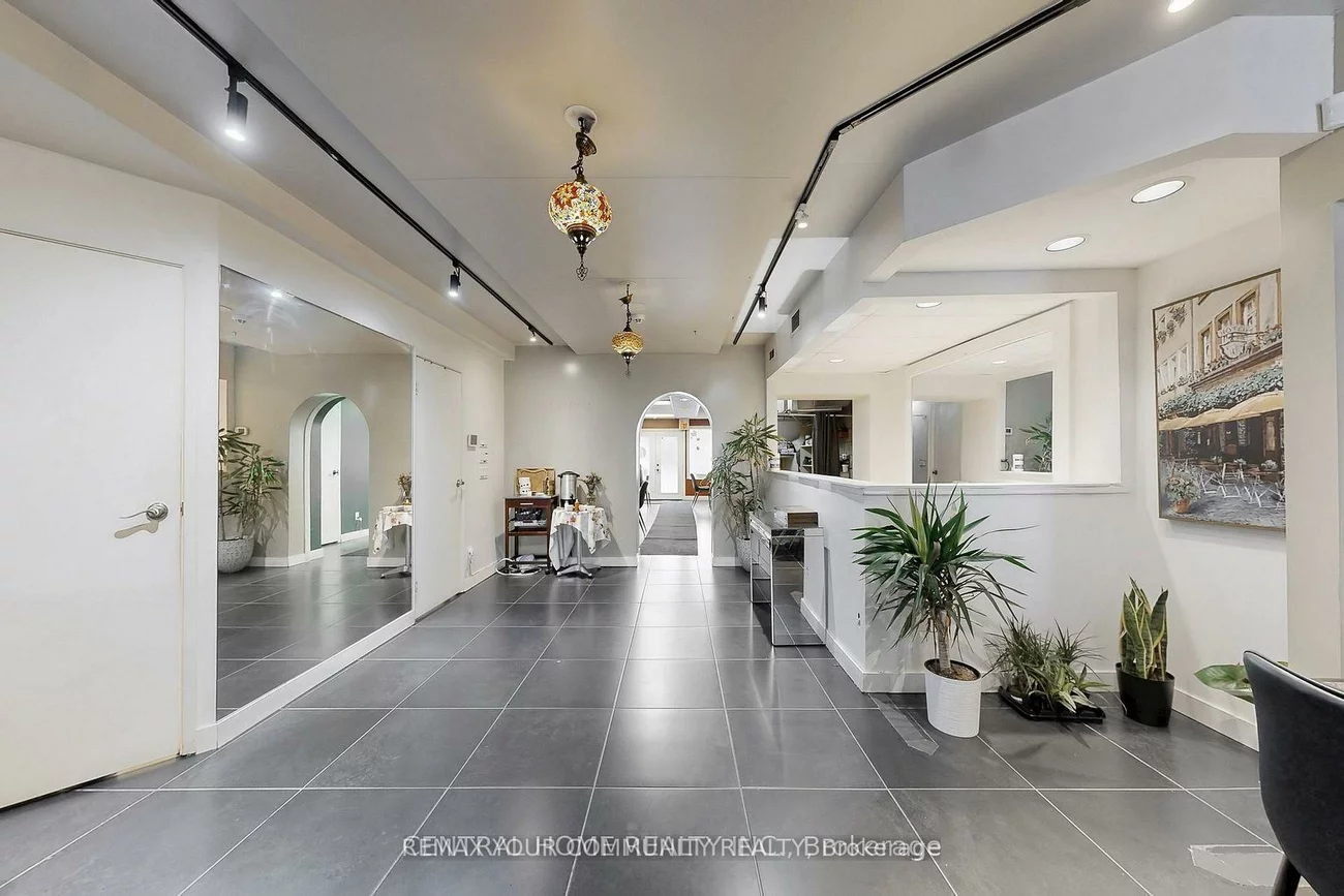 15231, Yonge, Aurora Village, Aurora