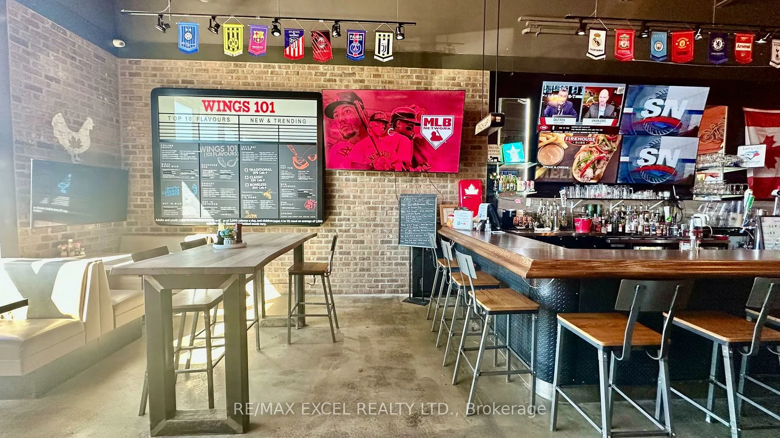 650, Wellington, Bayview Wellington, Aurora