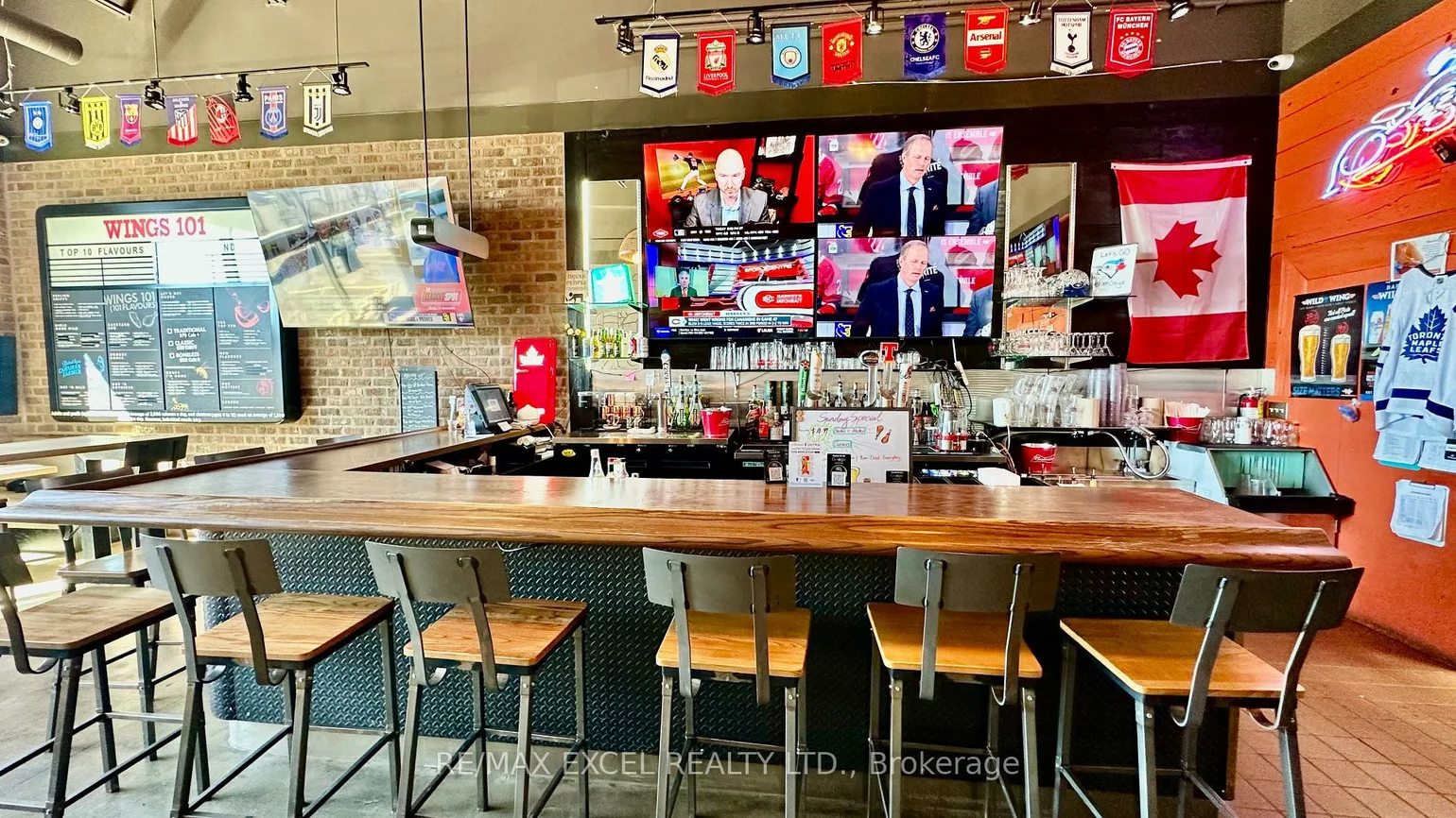 650, Wellington, Bayview Wellington, Aurora