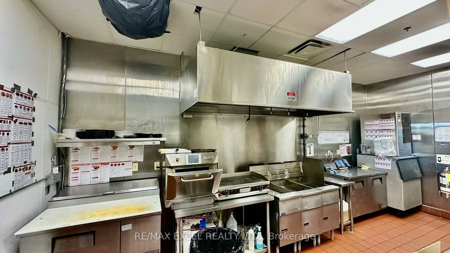 650, Wellington, Bayview Wellington, Aurora