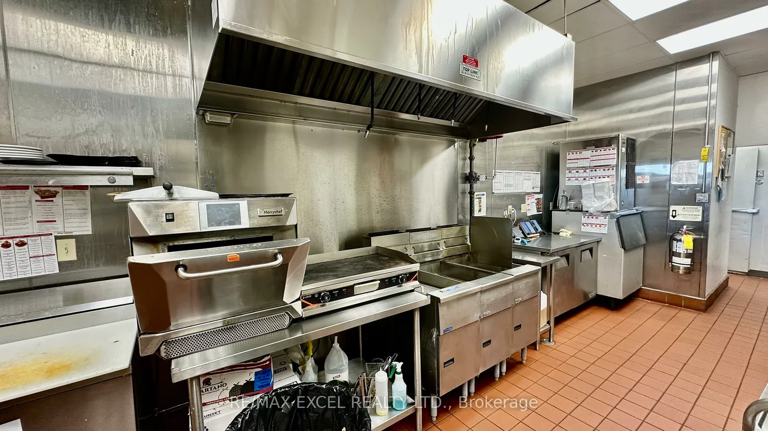 650, Wellington, Bayview Wellington, Aurora