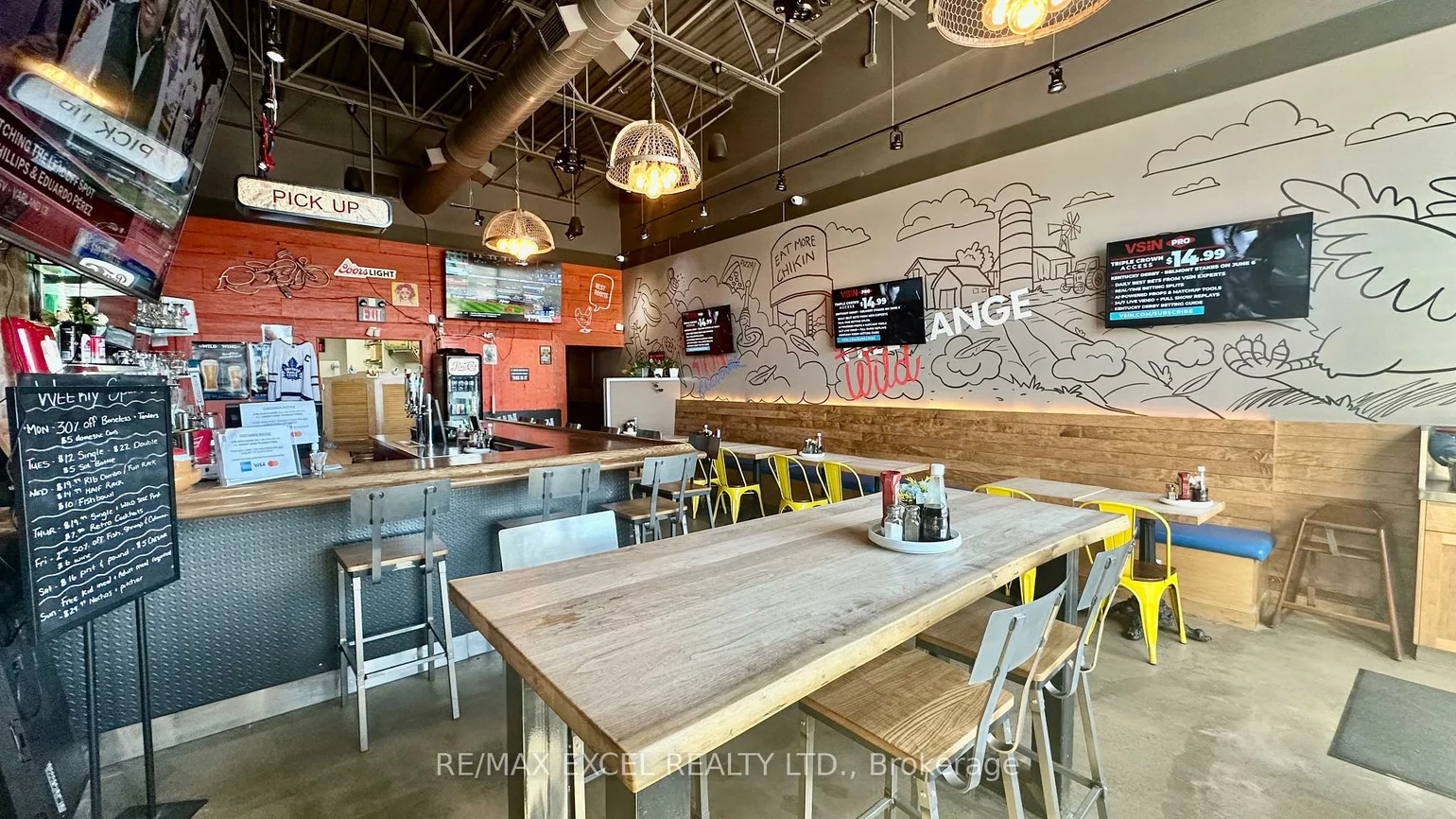 650, Wellington, Bayview Wellington, Aurora