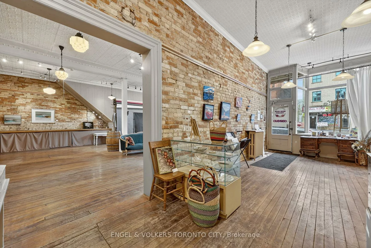 15210, Yonge, Aurora Village, Aurora
