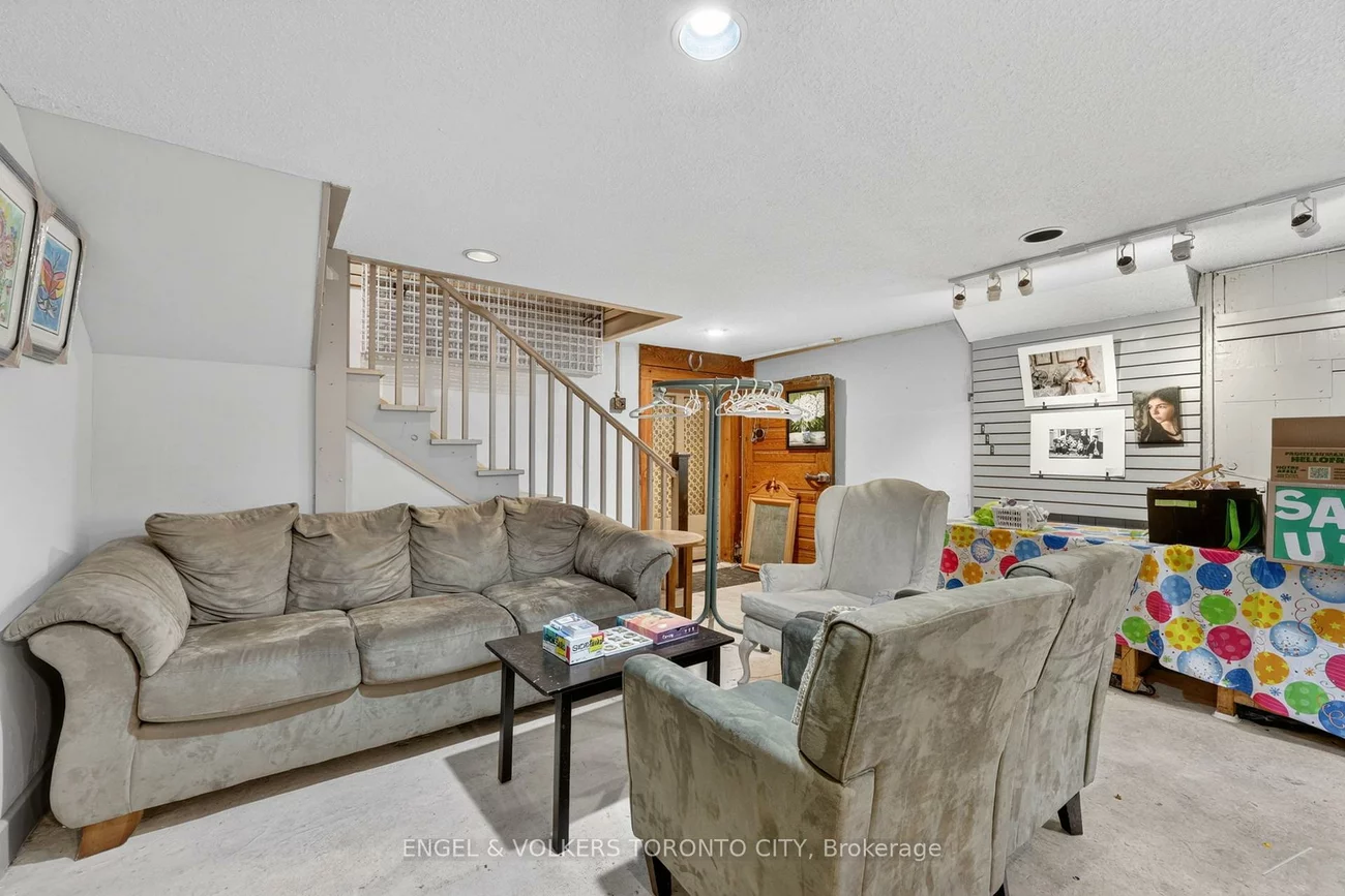 15210, Yonge, Aurora Village, Aurora