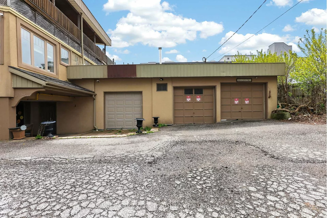 15210, Yonge, Aurora Village, Aurora