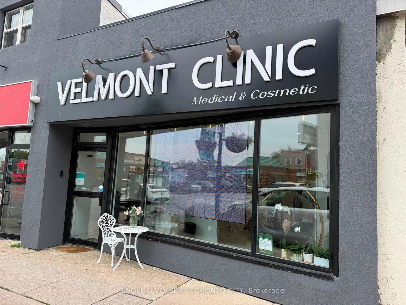 15187, Yonge, Aurora Village, Aurora