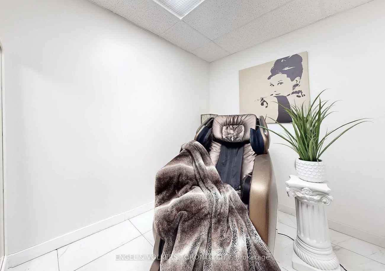 15187, Yonge, Aurora Village, Aurora