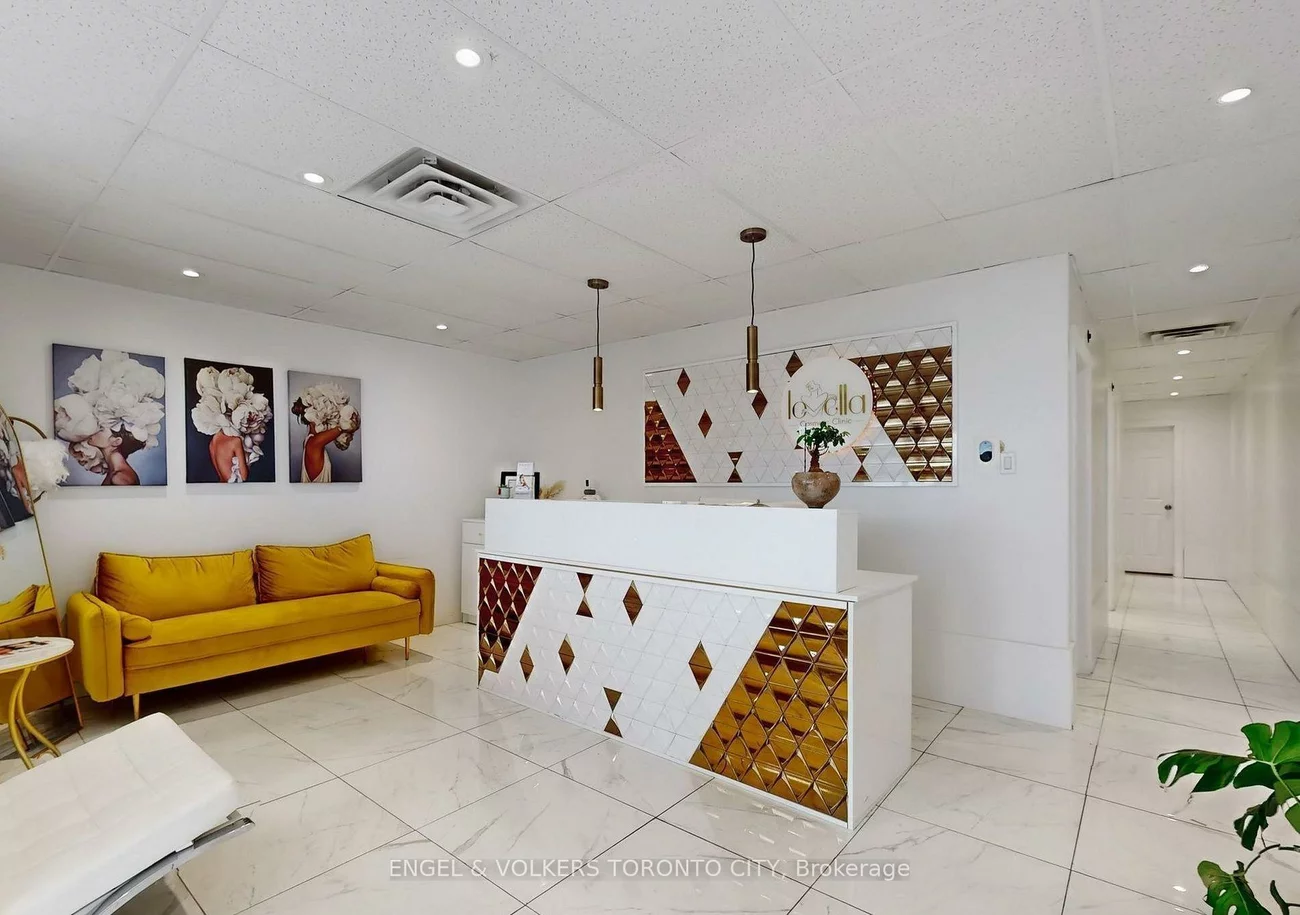 15187, Yonge, Aurora Village, Aurora