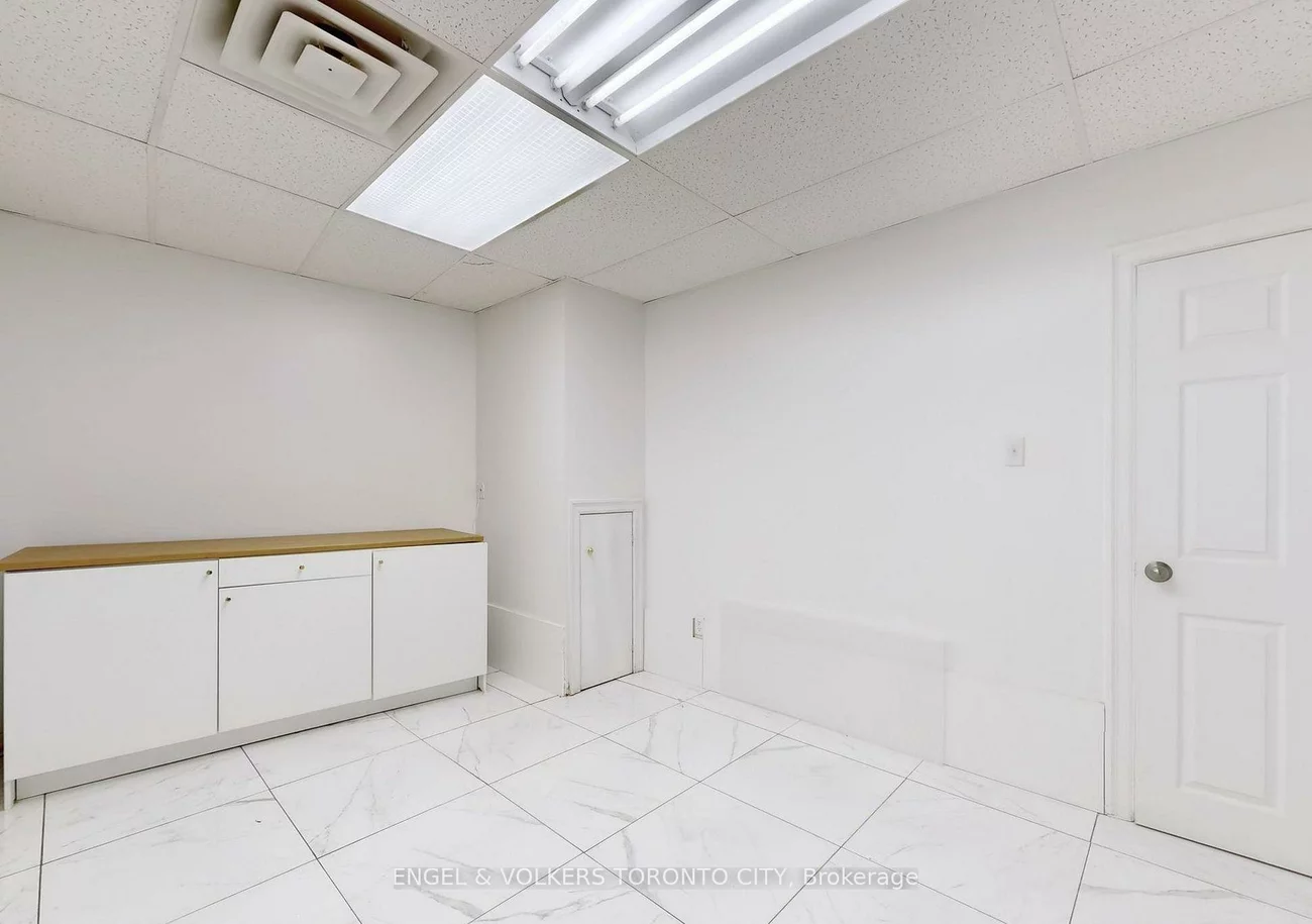 15187, Yonge, Aurora Village, Aurora