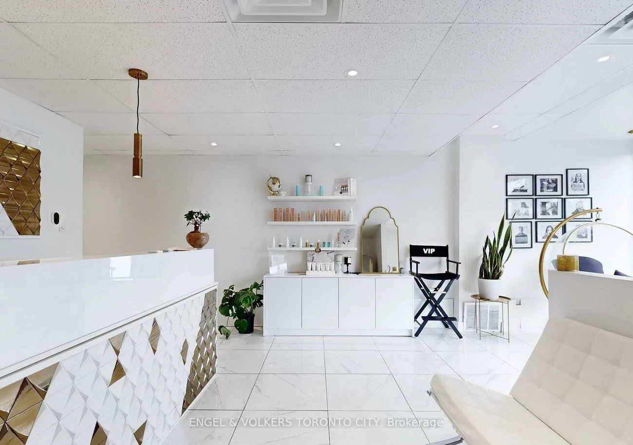 15187, Yonge, Aurora Village, Aurora