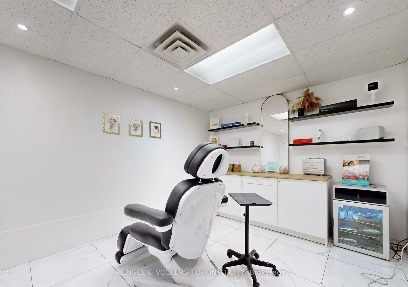 15187, Yonge, Aurora Village, Aurora