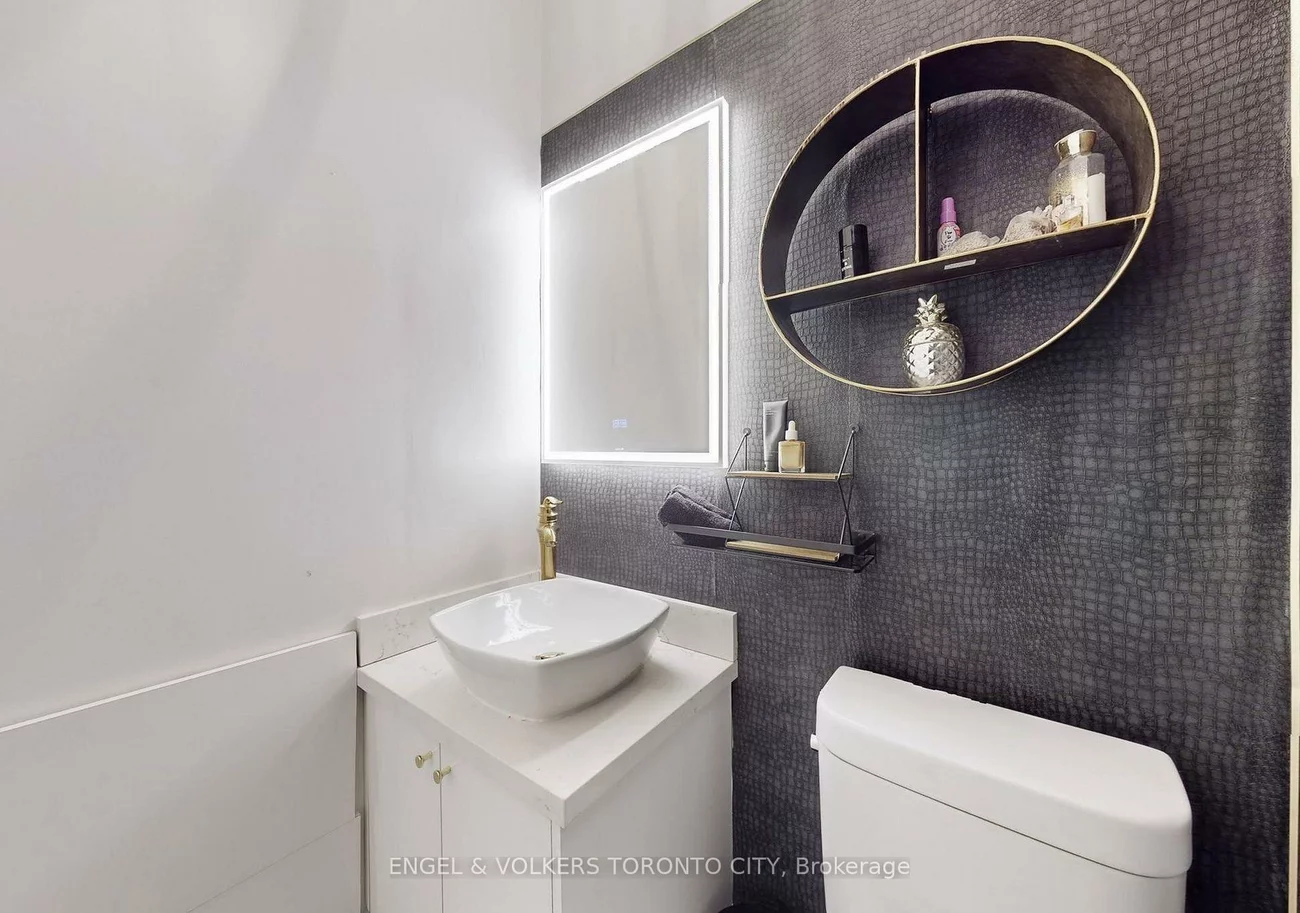 15187, Yonge, Aurora Village, Aurora
