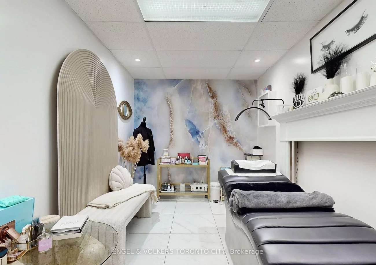 15187, Yonge, Aurora Village, Aurora