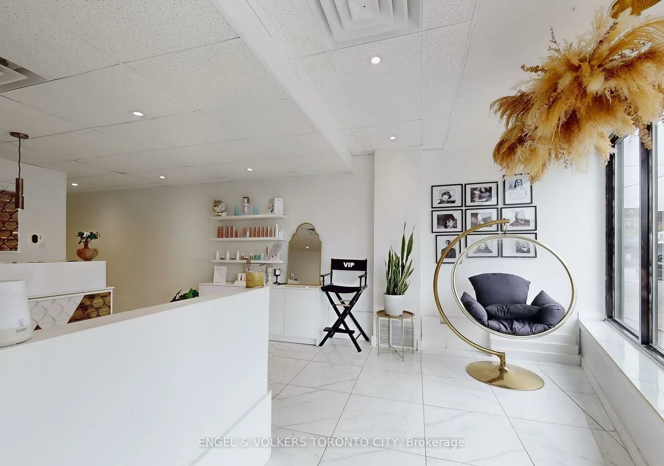 15187, Yonge, Aurora Village, Aurora