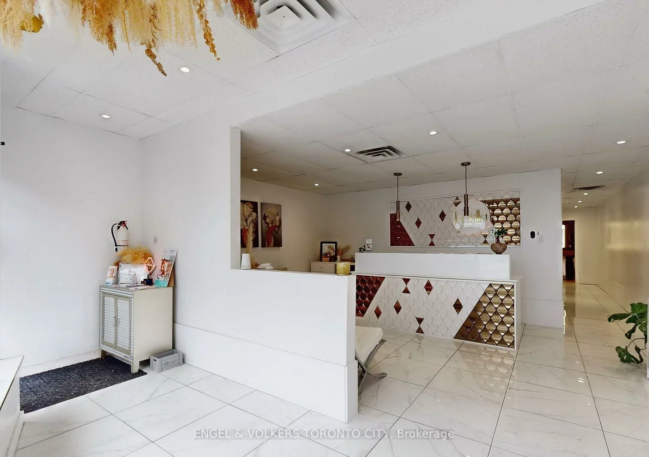 15187, Yonge, Aurora Village, Aurora