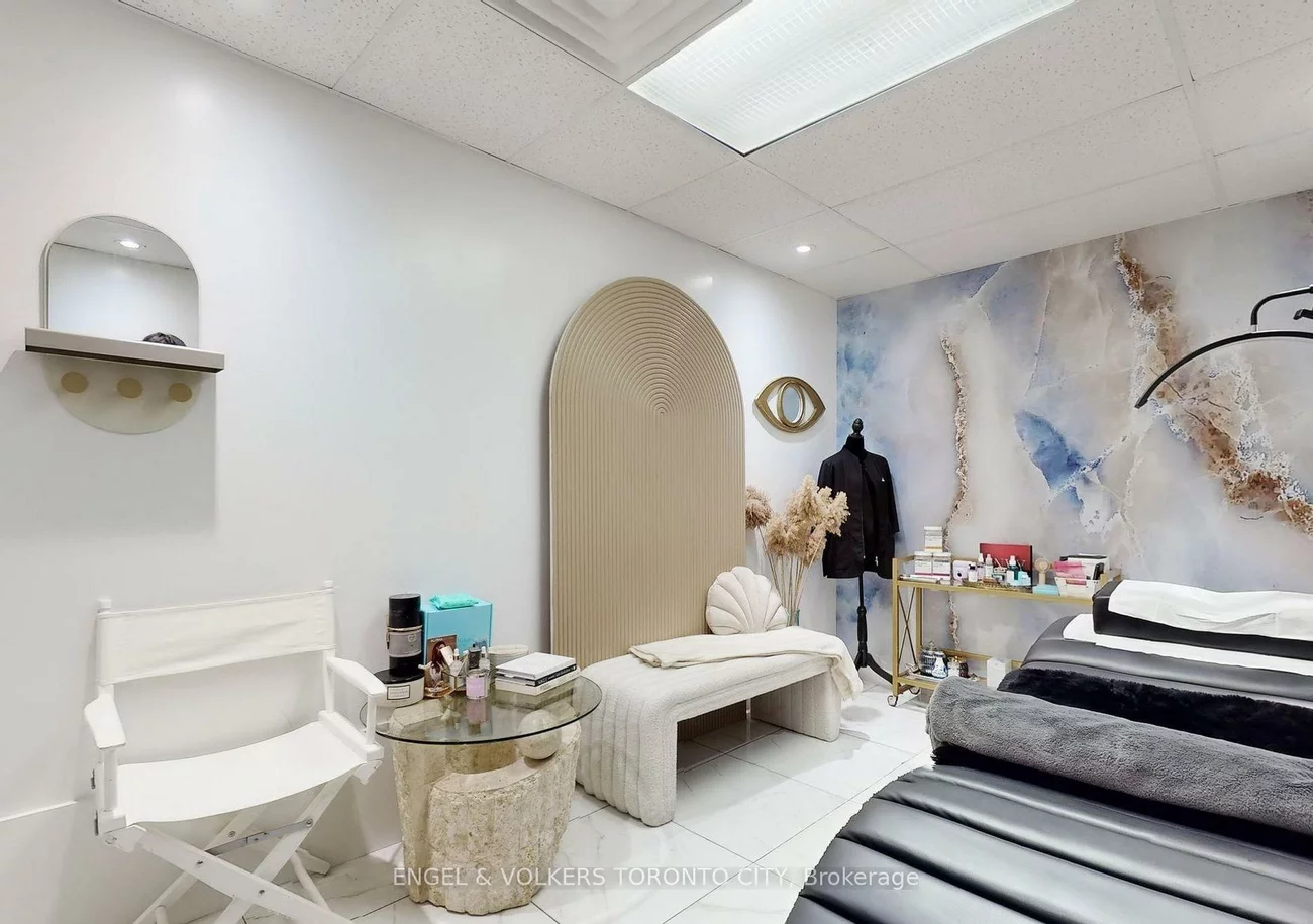 15187, Yonge, Aurora Village, Aurora