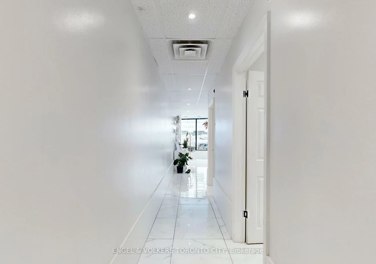 15187, Yonge, Aurora Village, Aurora