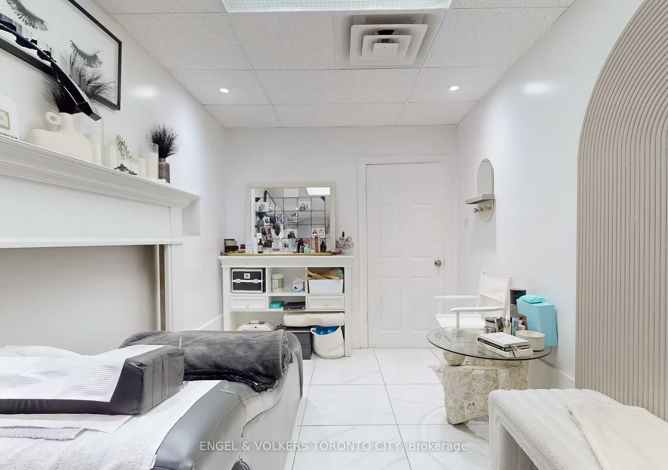 15187, Yonge, Aurora Village, Aurora