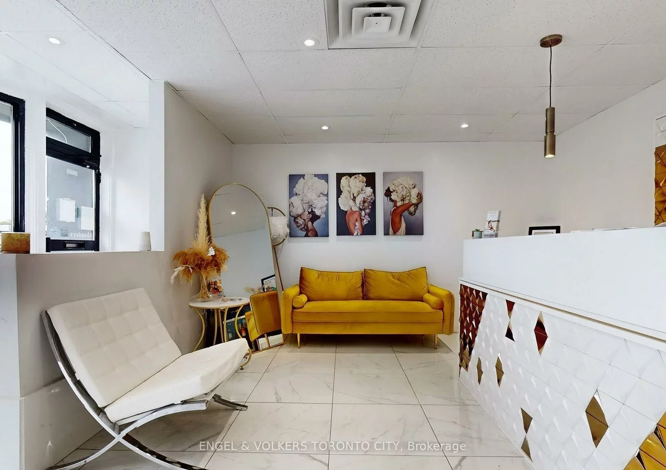 15187, Yonge, Aurora Village, Aurora