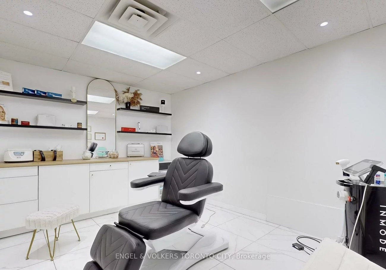 15187, Yonge, Aurora Village, Aurora