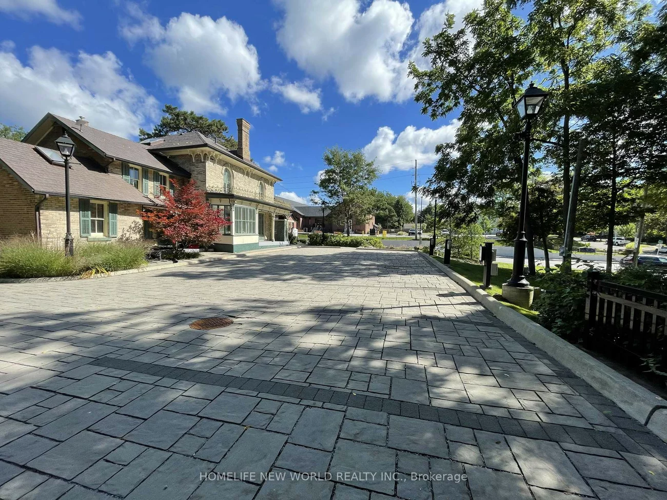 15342, Yonge, Aurora Village, Aurora