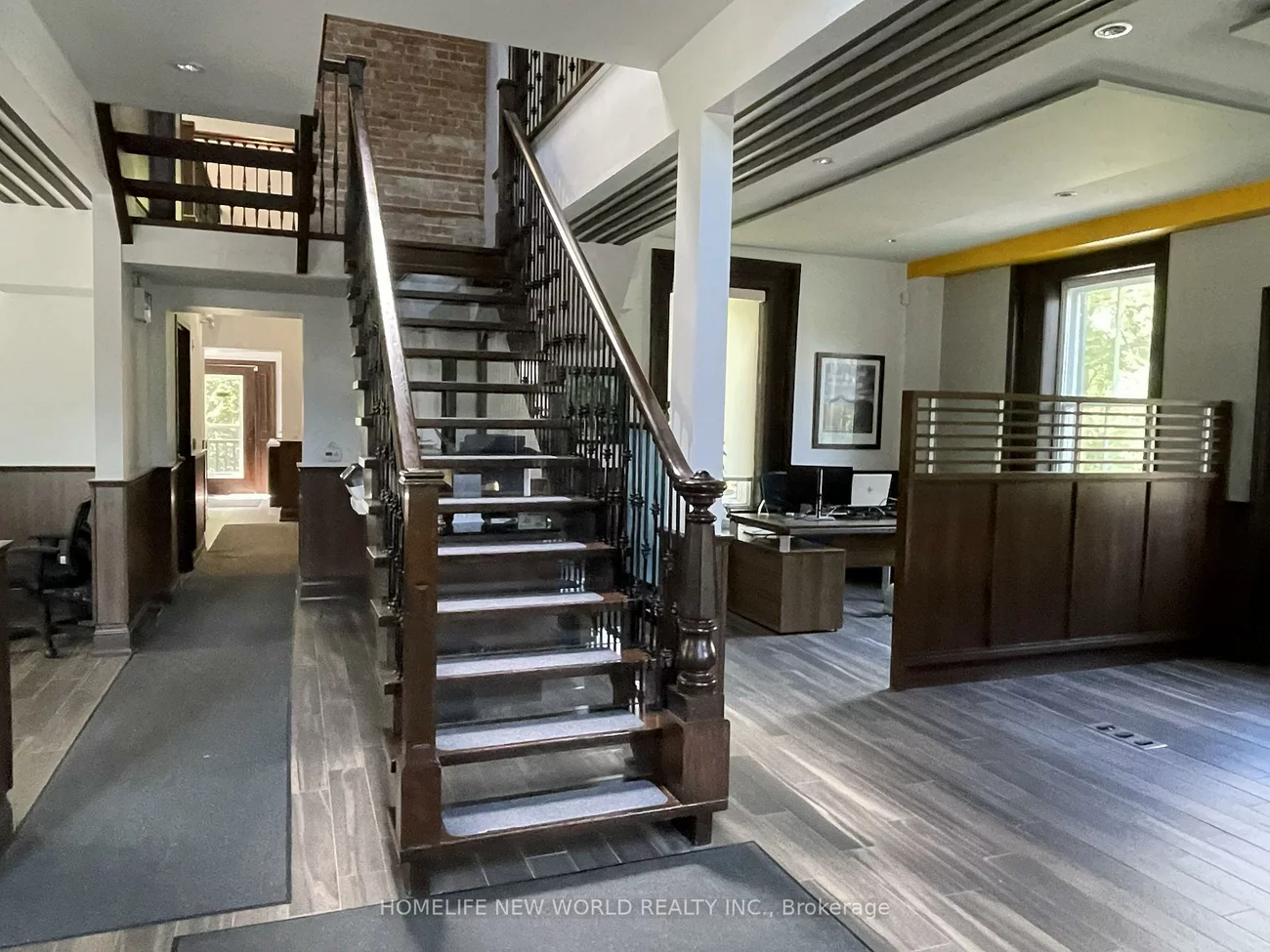 15342, Yonge, Aurora Village, Aurora
