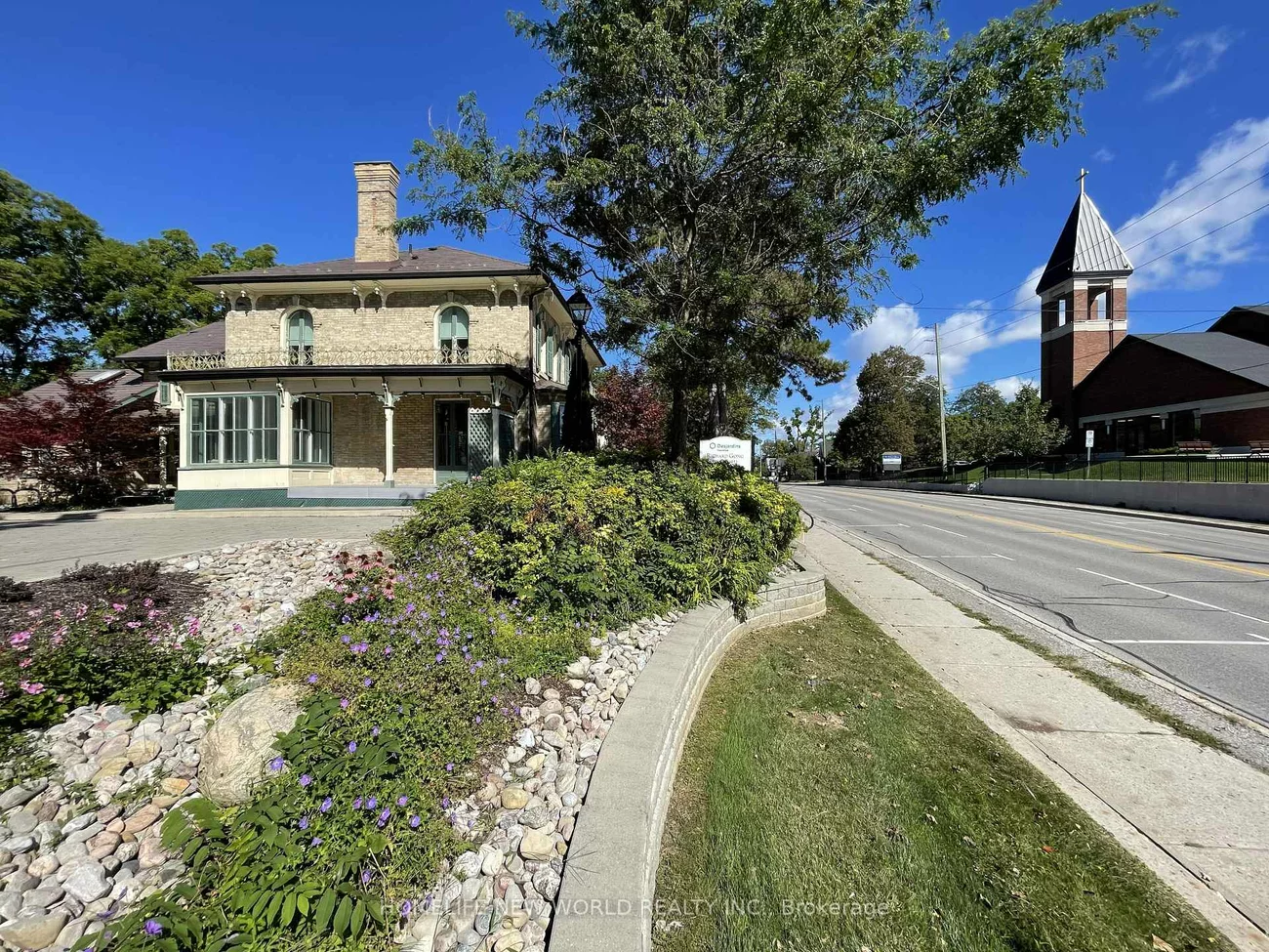 15342, Yonge, Aurora Village, Aurora