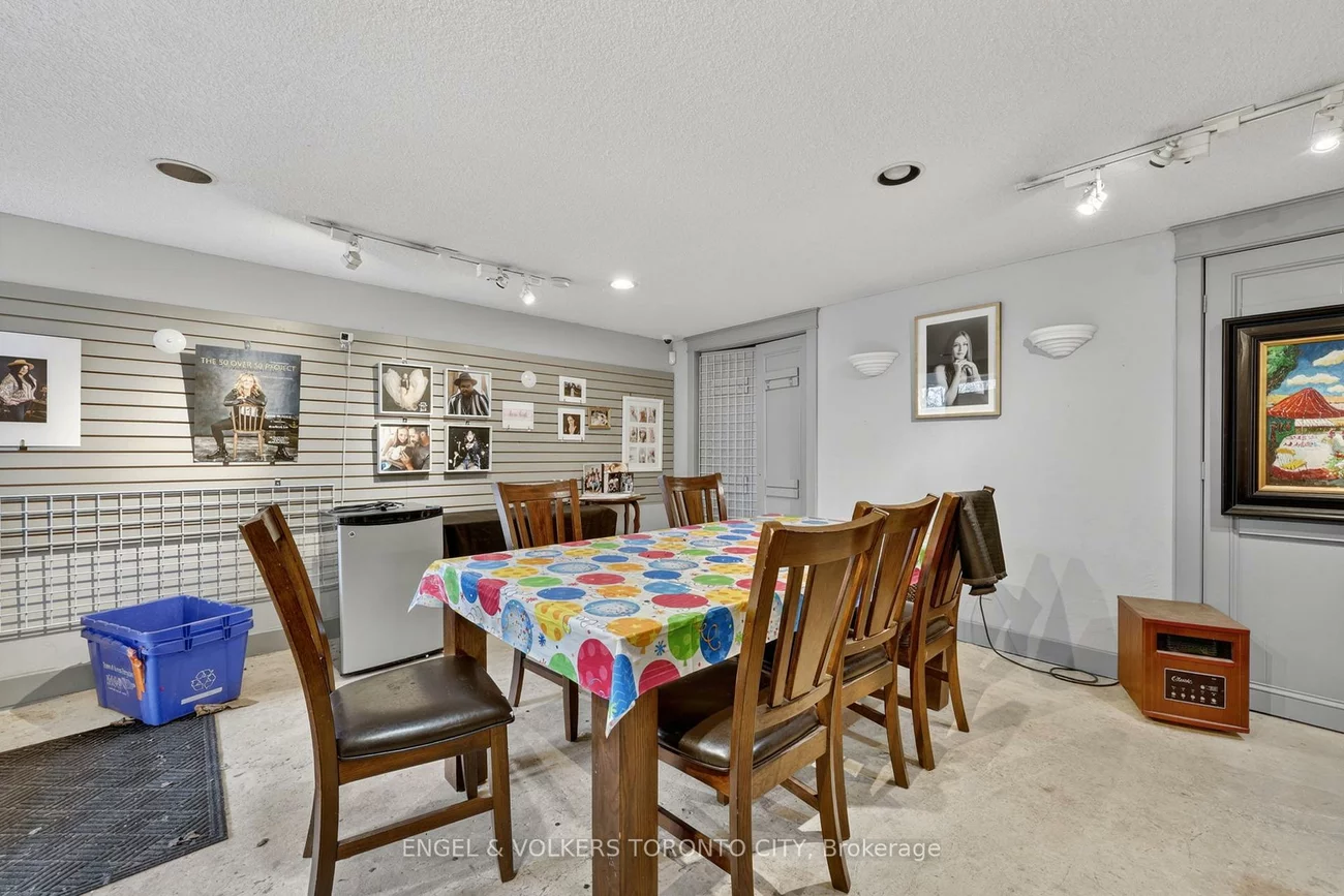15210, Yonge, Aurora Village, Aurora